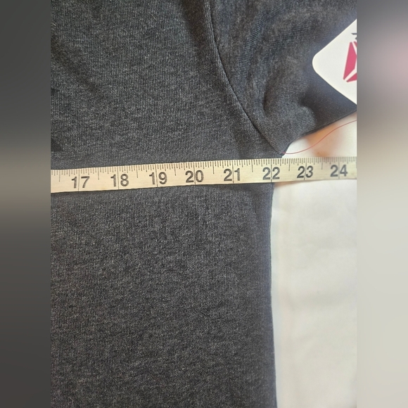 NWT Reebok Womens Gray Crewneck Long Sleeve Insignia Sweatshirt Size Medium - Picture 7 of 10